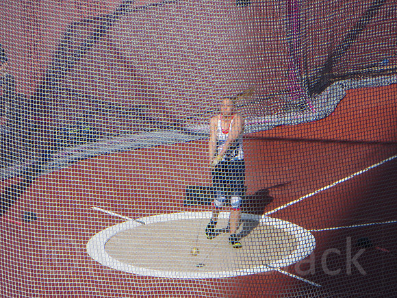 Sophie Hitchon 1st Qualify Throw