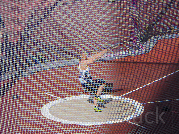 Sophie Hitchon 1st Qualify Throw