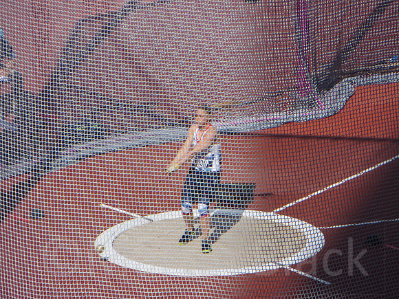Sophie Hitchon 1st Qualify Throw