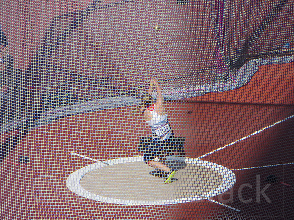 Sophie Hitchon 1st Qualify Throw