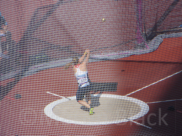 Sophie Hitchon 1st Qualify Throw