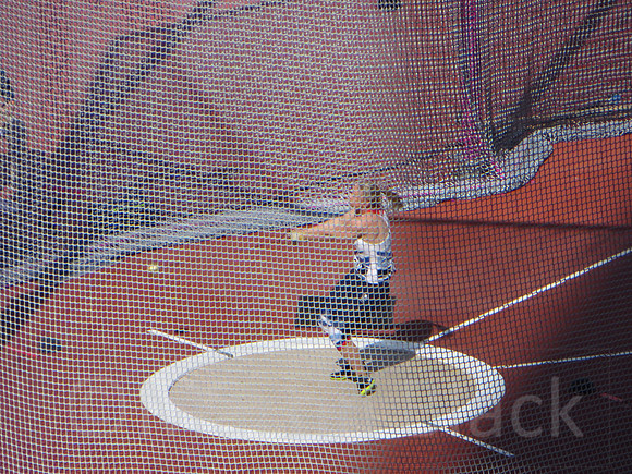 Sophie Hitchon 1st Qualify Throw