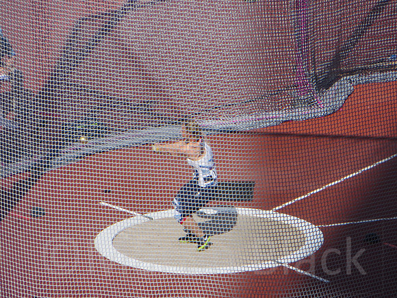 Sophie Hitchon 1st Qualify Throw